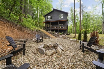 2825 Whisper Creek Ln, Sevierville, TN 37862