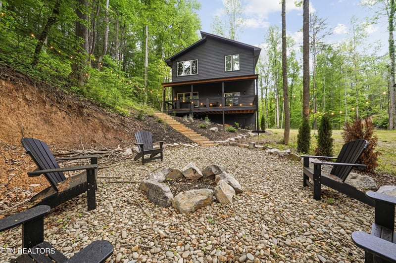 2825 Whisper Creek Ln, Sevierville, TN 37862