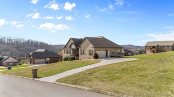 2827 Sagegrass Dr, Louisville, TN 37777