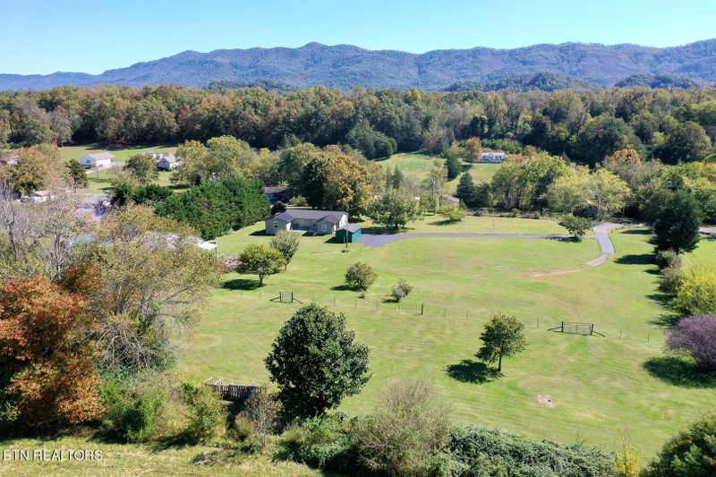 2828 Ellejoy Rd, Walland, TN 37886