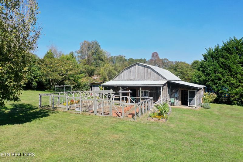 2828 Ellejoy Rd, Walland, TN 37886