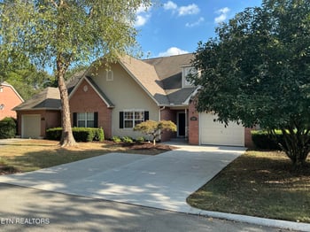 2828 Knob Creek Ln, Knoxville, TN 37912