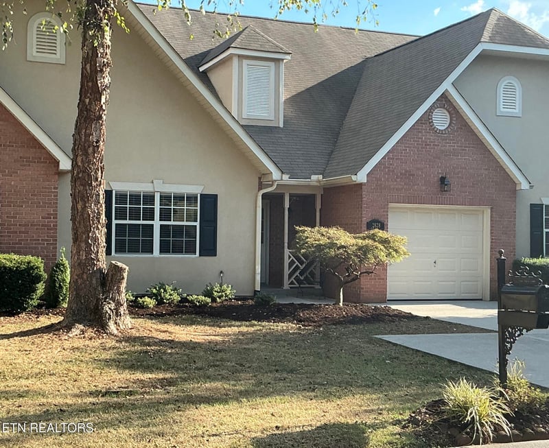 2828 Knob Creek Ln, Knoxville, TN 37912