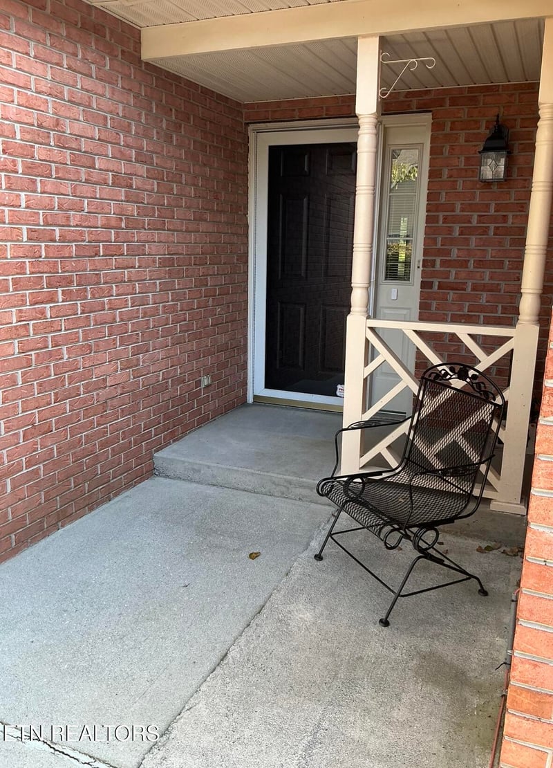 2828 Knob Creek Ln, Knoxville, TN 37912