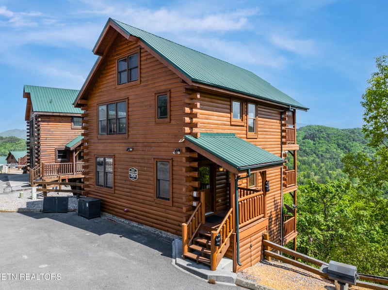 2828 White Oak Ridge Ln, Sevierville, TN 37862
