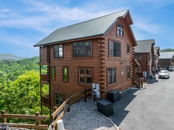 2828 White Oak Ridge Ln, Sevierville, TN 37862