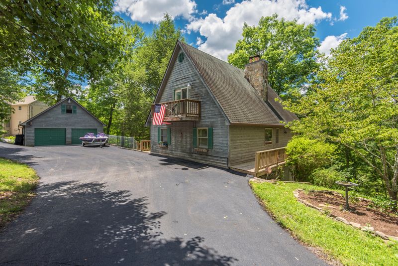 283 Cedar Cir, Jacksboro, TN 37757