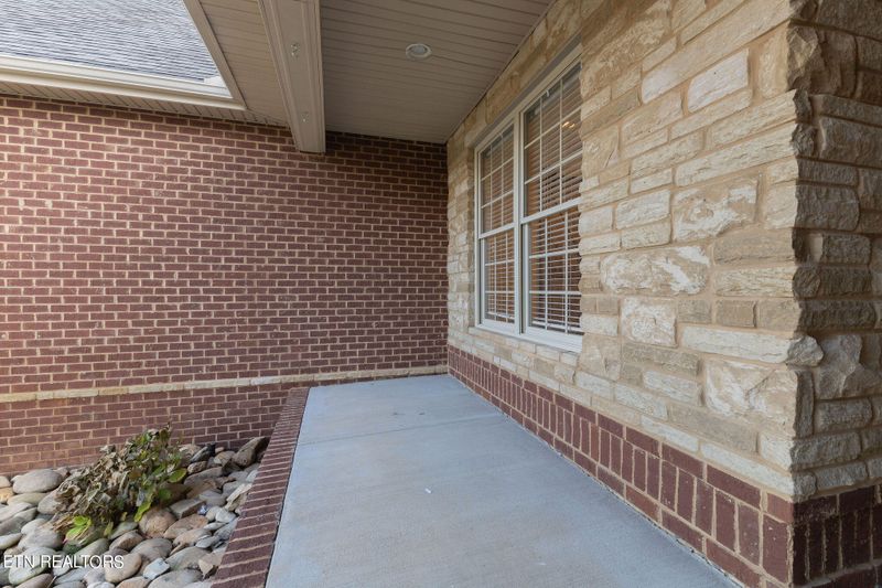 283 Fallon Ln, Lenoir City, TN 37771