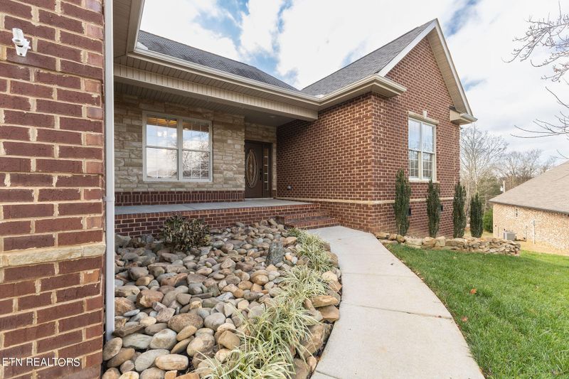 283 Fallon Ln, Lenoir City, TN 37771