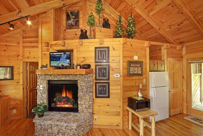 2830 Laughing Pines Ln, Sevierville, TN 37863