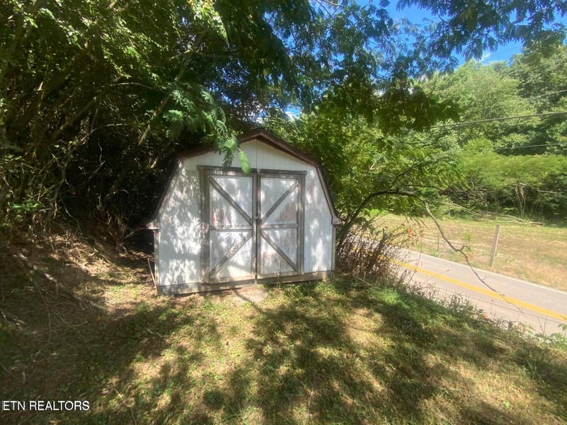 2832 Briceville Hwy, Briceville, TN 37710