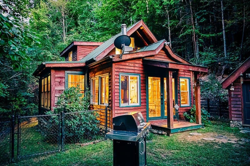 2832 Joyner Hills Ln, Pigeon Forge, TN 37876