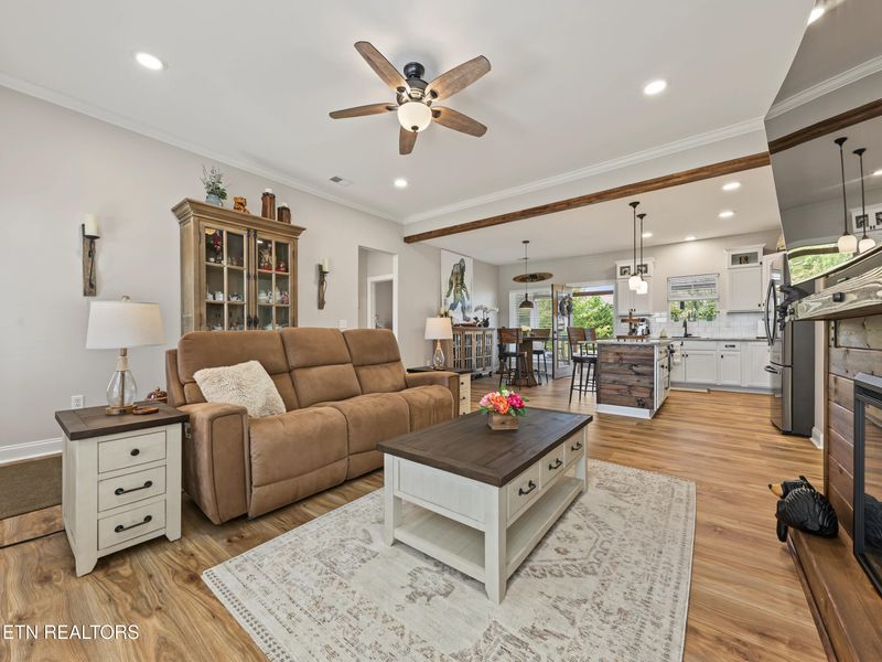 2833 Alden Glenn Ct, Sevierville, TN 37876