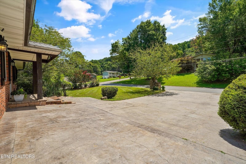 2833 Ithaca Dr, Knoxville, TN 37918