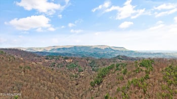 2833 White Oak Ridge Ln, Sevierville, TN 37862