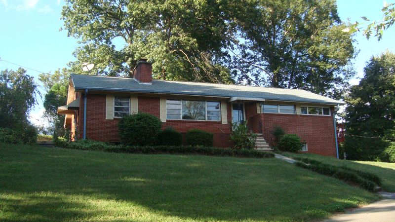 2836 Glenn Rd, Louisville, TN 37777