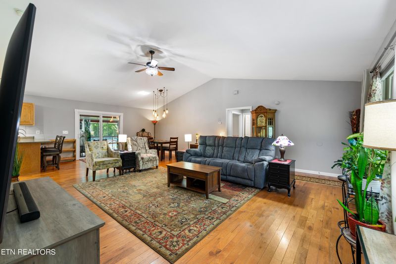 2836 Ryan Rd, Crossville, TN 38571