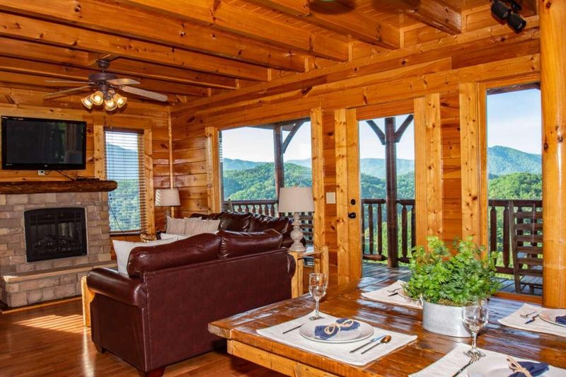 2836 White Oak Ridge Ln, Sevierville, TN 37862