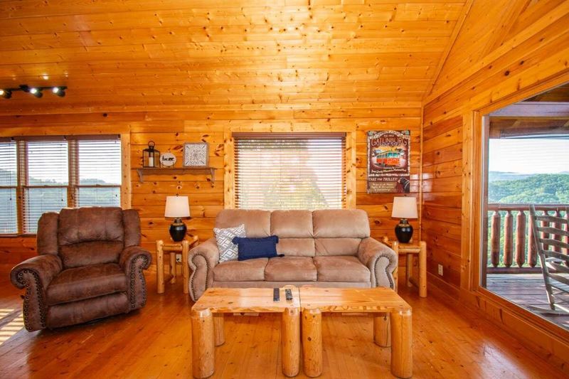 2836 White Oak Ridge Ln, Sevierville, TN 37862