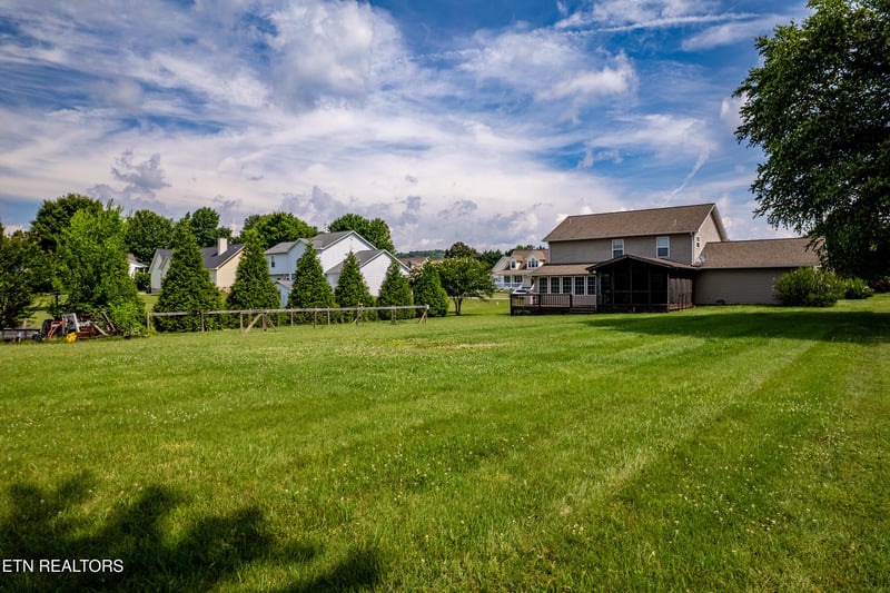 2837 Rhett Butler Dr, Louisville, TN 37777