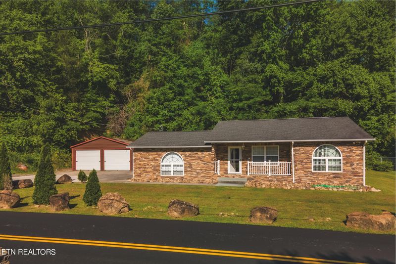 2838 Willa View Dr, Pigeon Forge, TN 37863