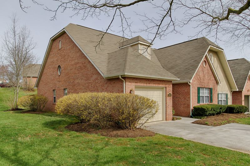 2839 Knob Creek, Knoxville, TN 37912