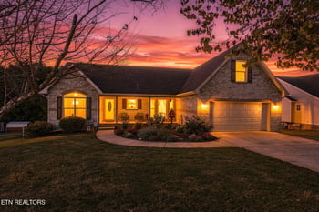 2841 Misty Ridge Dr, Lenoir City, TN 37772