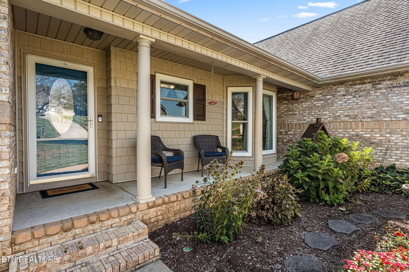 2841 Misty Ridge Dr, Lenoir City, TN 37772