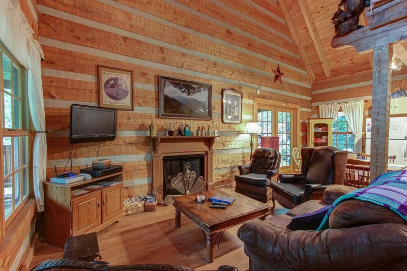 2843 Grassy Branch Rd, Sevierville, TN 37876