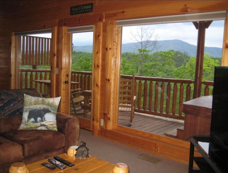 2844 White Oak Rdige Ln, Sevierville, TN 37862