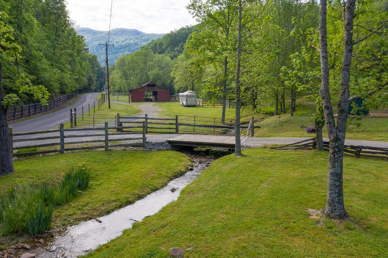 2845 Old Chilhowee Rd, Walland, TN 37886