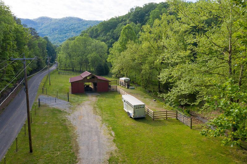 2845 Old Chilhowee Rd, Walland, TN 37886