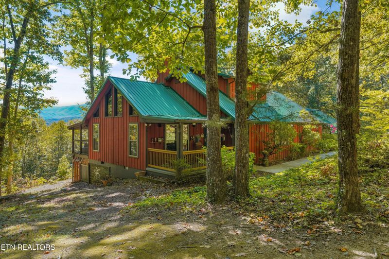 2848 Mountain Blvd, Sevierville, TN 37876