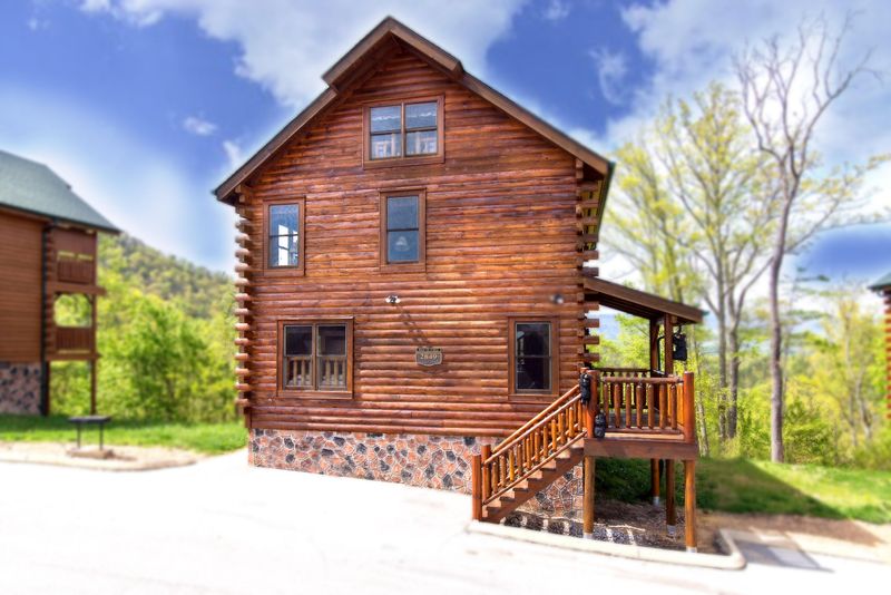 2849 White Oak Ridge Ln, Sevierville, TN 37862