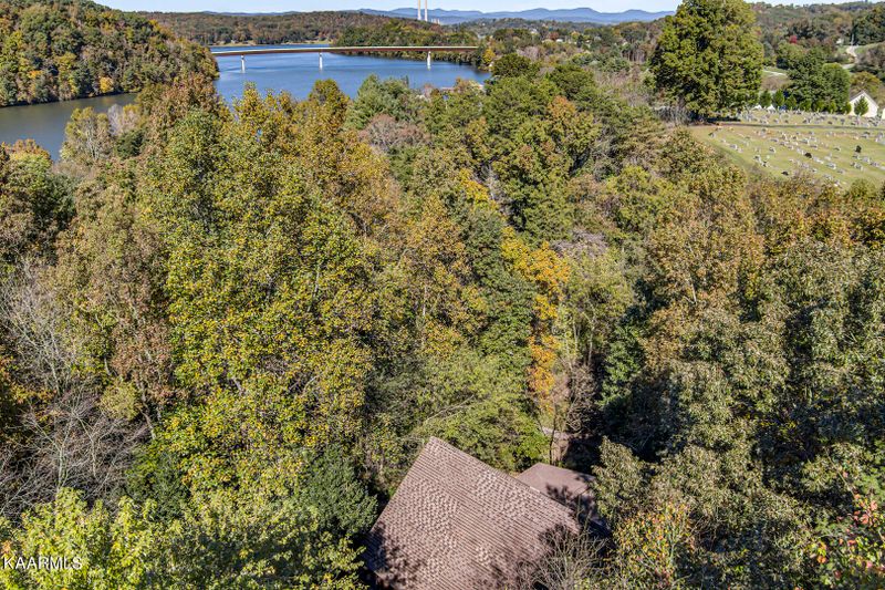 285 Arrowhead Tr, Kingston, TN 37763