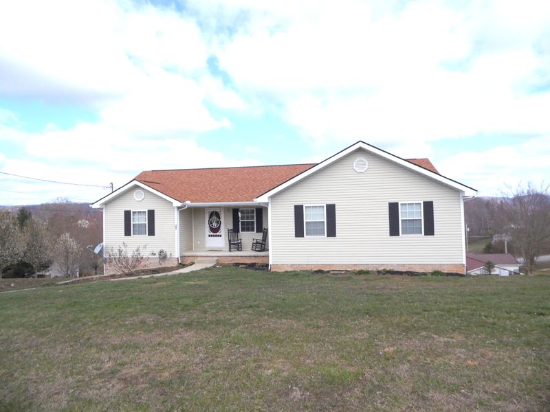 285 Gail Ln, Jacksboro, TN 37757