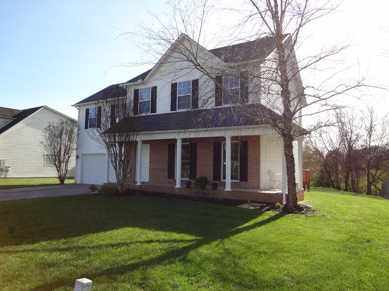 285 Woodsedge Rd, Knoxville, TN 37924