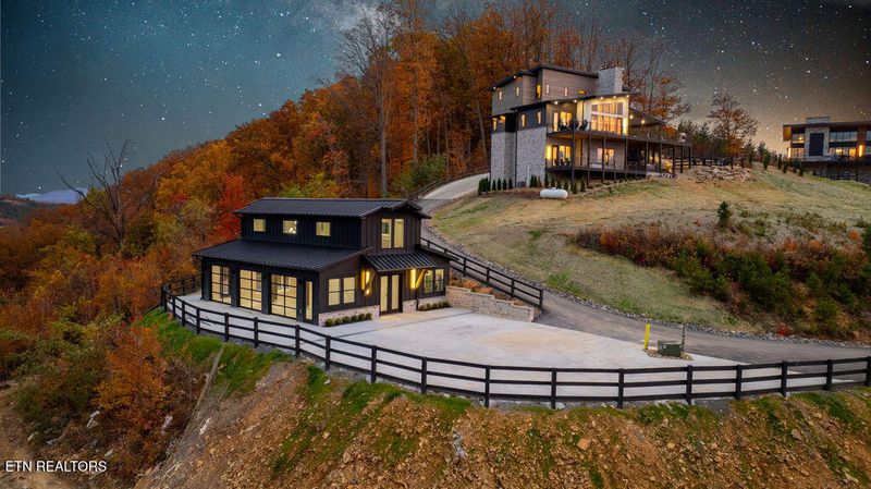 2852 Red Sky Dr, Sevierville, TN 37876