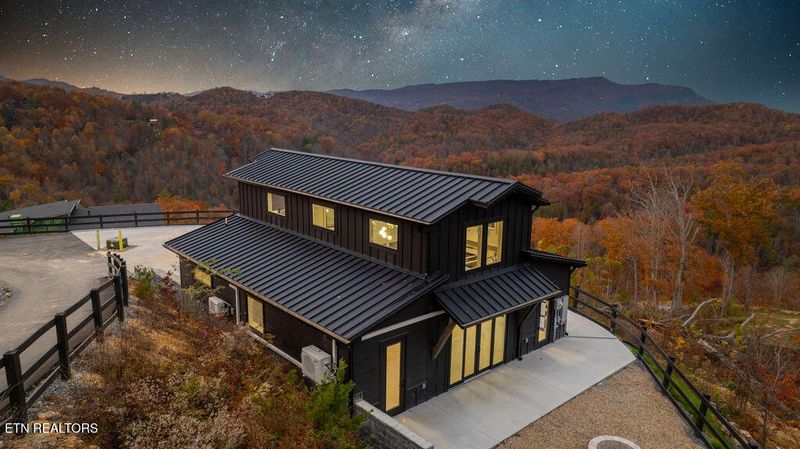 2852 Red Sky Dr, Sevierville, TN 37876