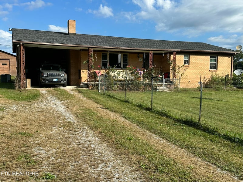 2854 Airport Rd, Oakdale, TN 37829