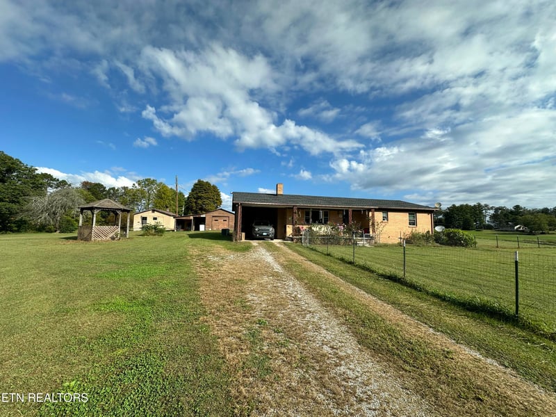2854 Airport Rd, Oakdale, TN 37829