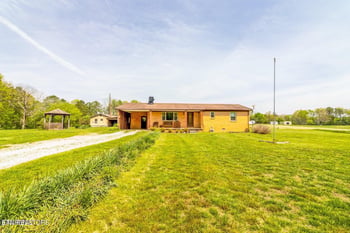 2854 Airport Rd, Oakdale, TN 37829