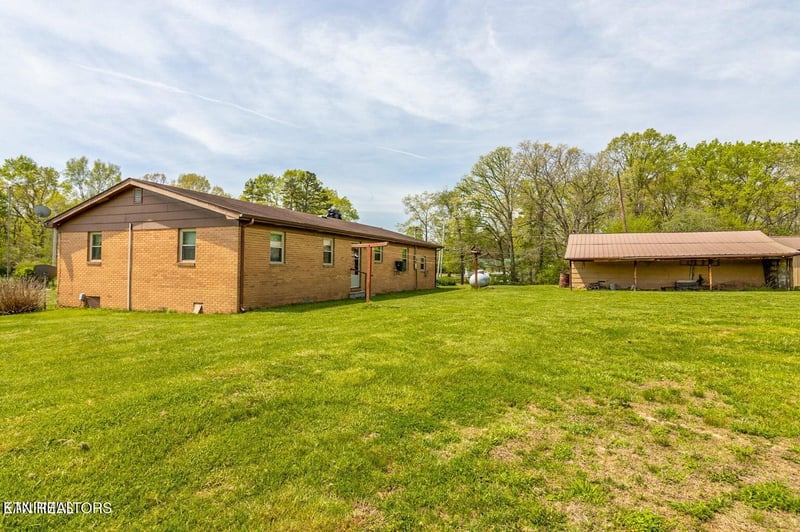 2854 Airport Rd, Oakdale, TN 37829
