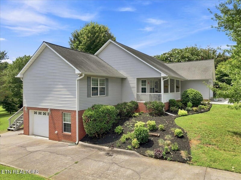 2857 Rhett Butler Dr, Louisville, TN 37777