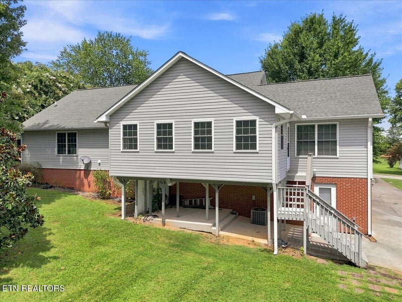 2857 Rhett Butler Dr, Louisville, TN 37777