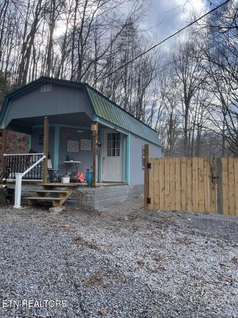 286 Childs Rd, Harriman, TN 37748