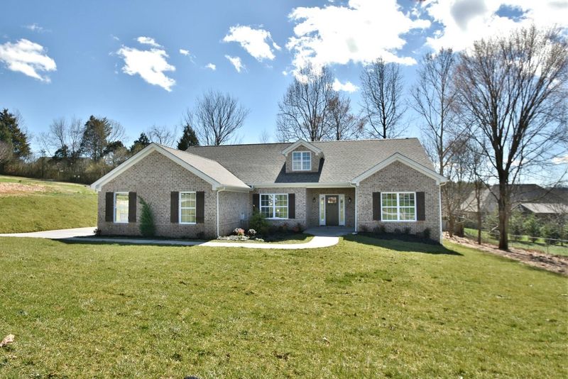 2860 Sharp Dr, Lenoir City, TN 37771
