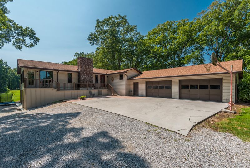 2861 Fairview Rd, Lenoir City, TN 37772