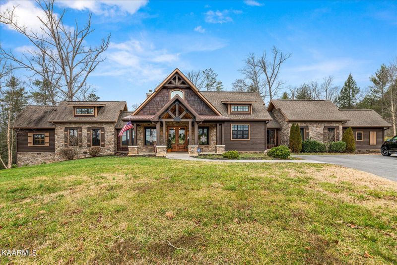 2863 Summit Trails Dr, Sevierville, TN 37862