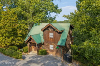 2864 Pine Haven Dr, Sevierville, TN 37862